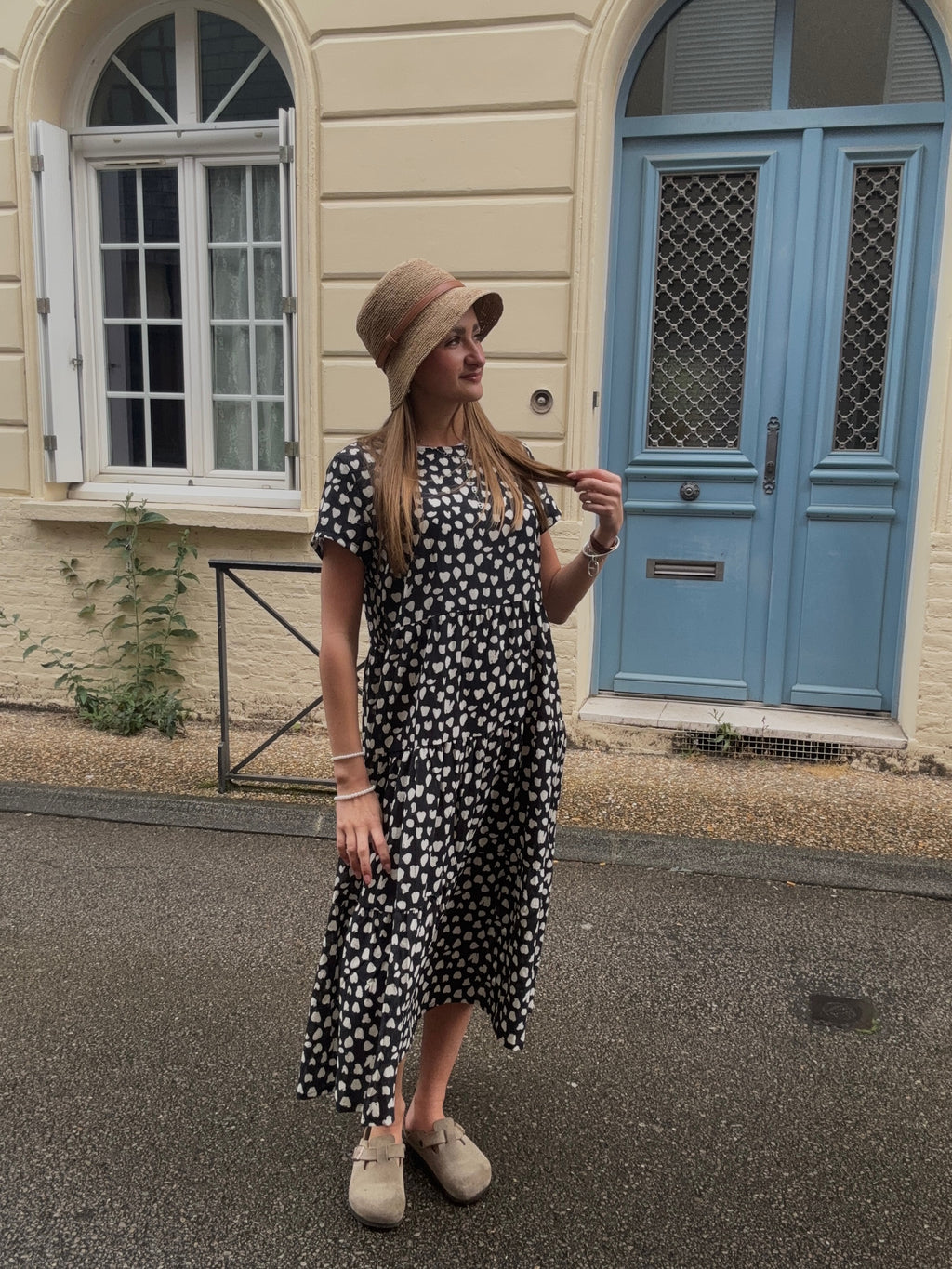 Robe Longue Noire – Imprimé Taches Blanches