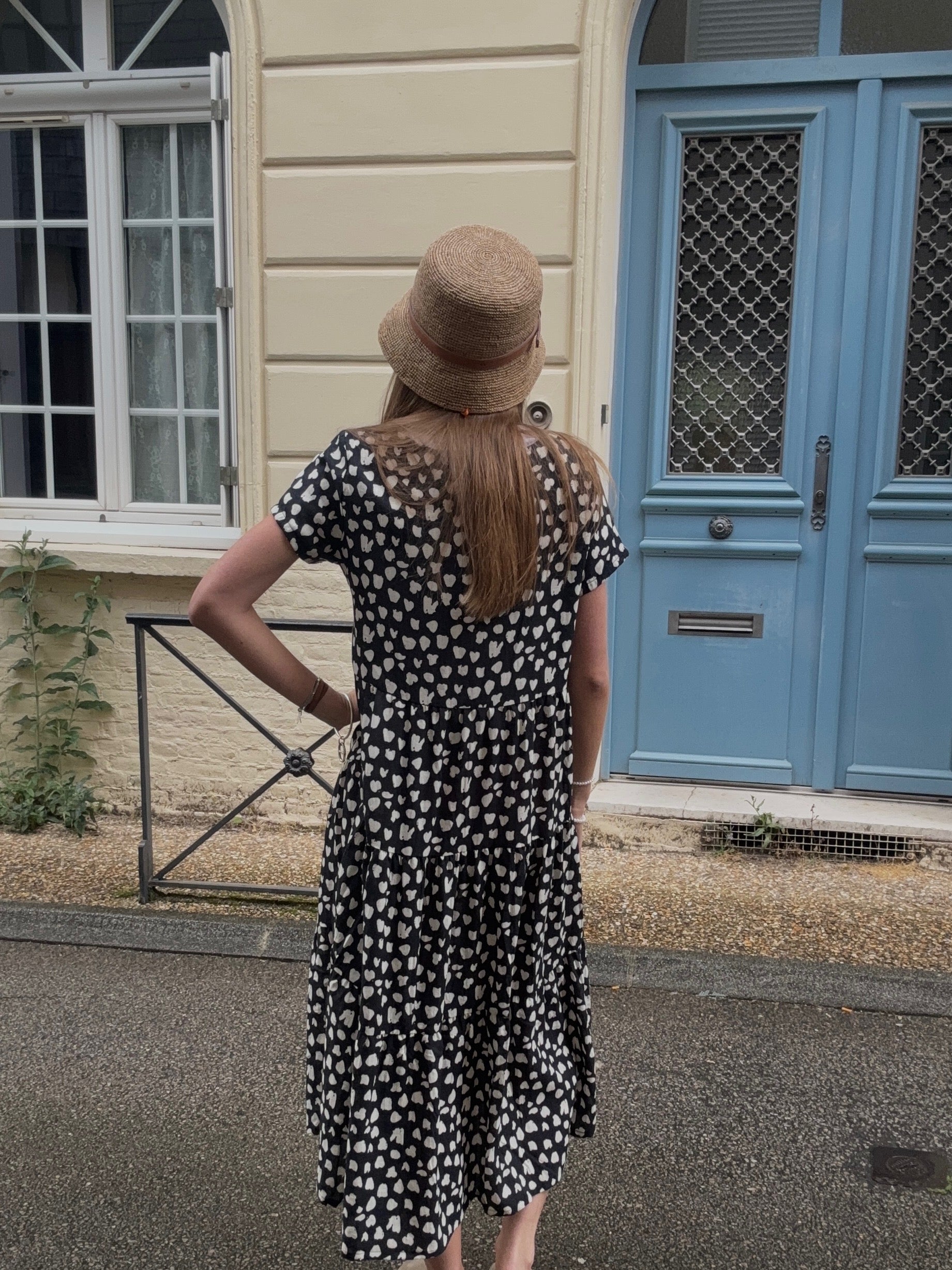 Robe Longue Noire – Imprimé Taches Blanches