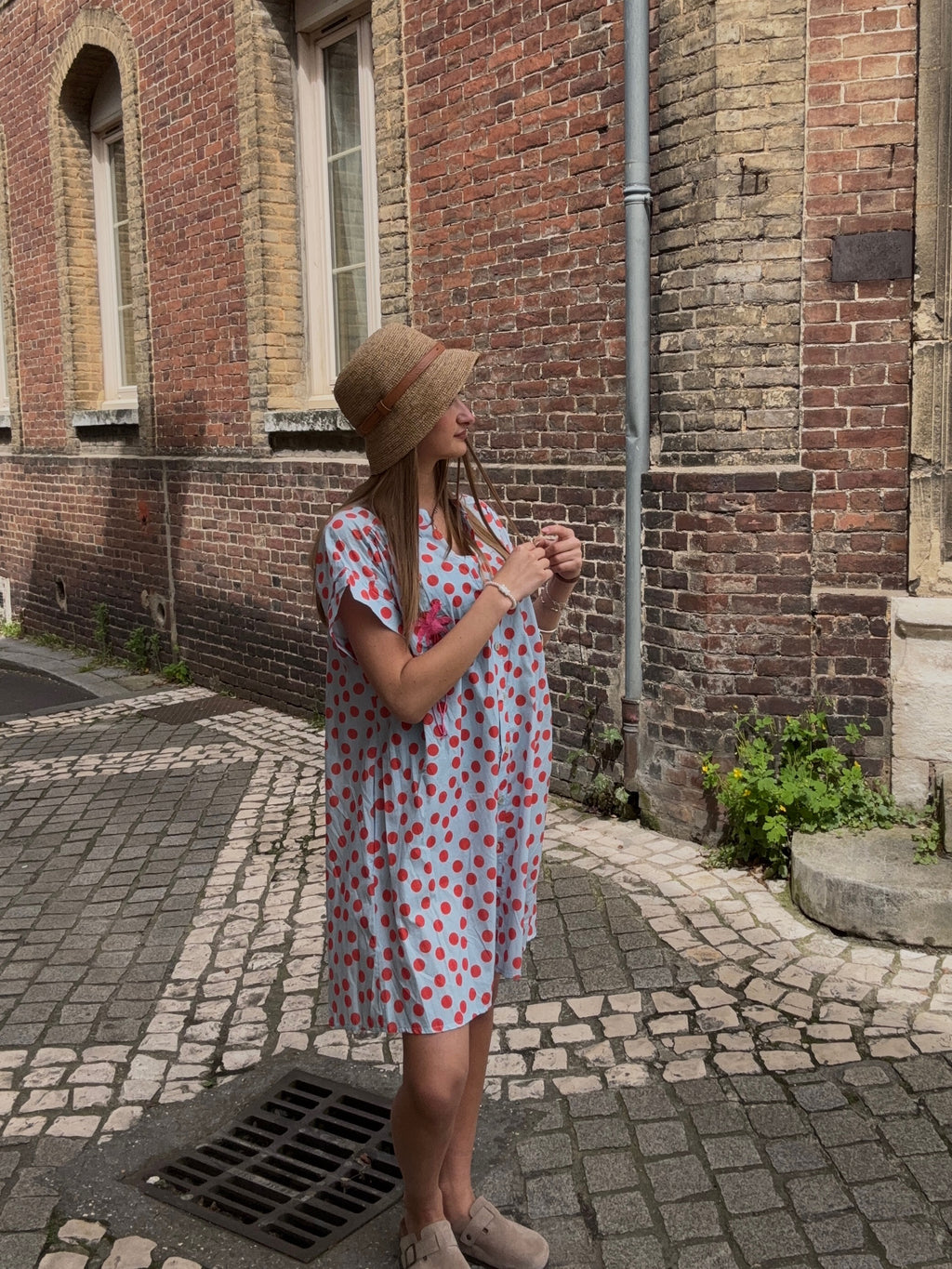 Robe Courte Bleue à pois oranges