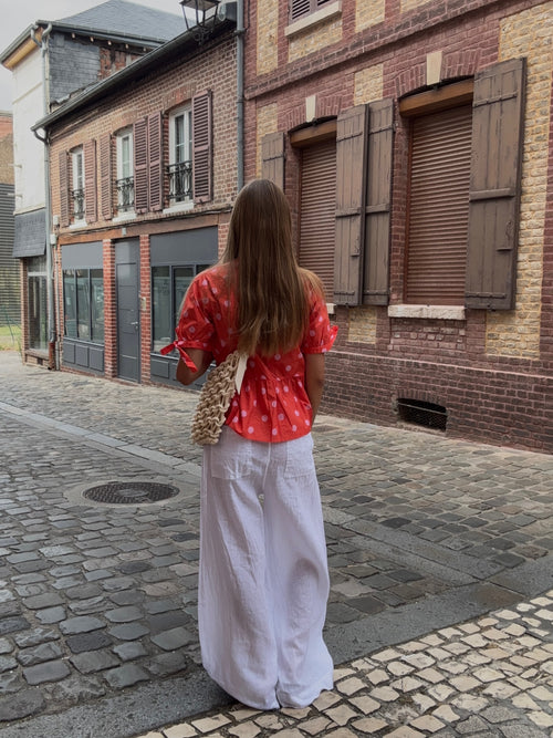 Blouse Rouge à Pois – Manches Bouffantes et Taille Smockée