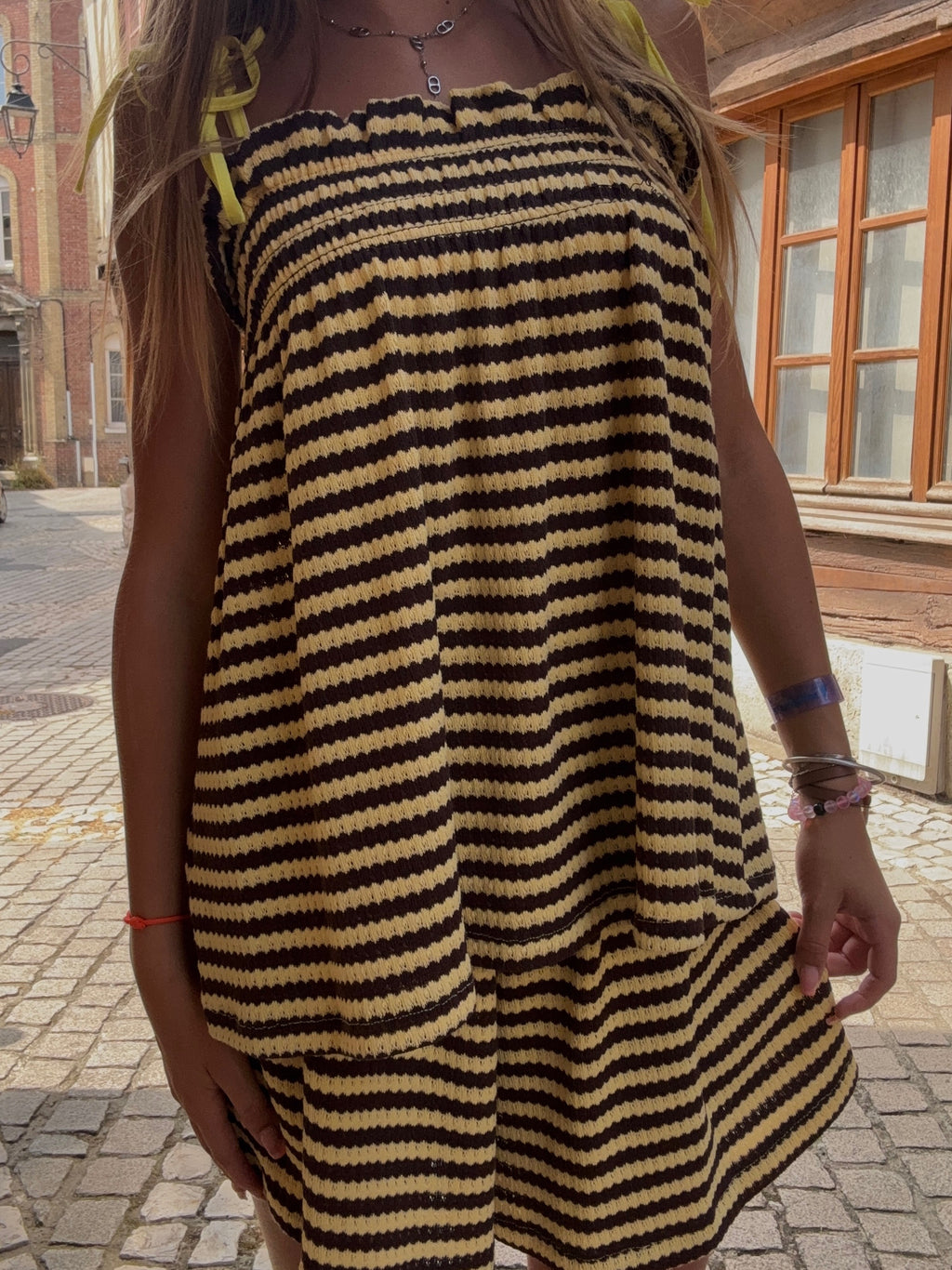 Mini jupe crochet rayée – choco & jaune
