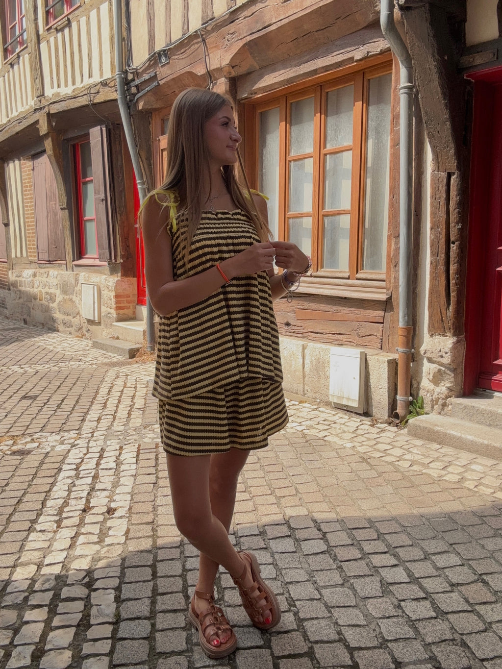Mini jupe crochet rayée – choco & jaune