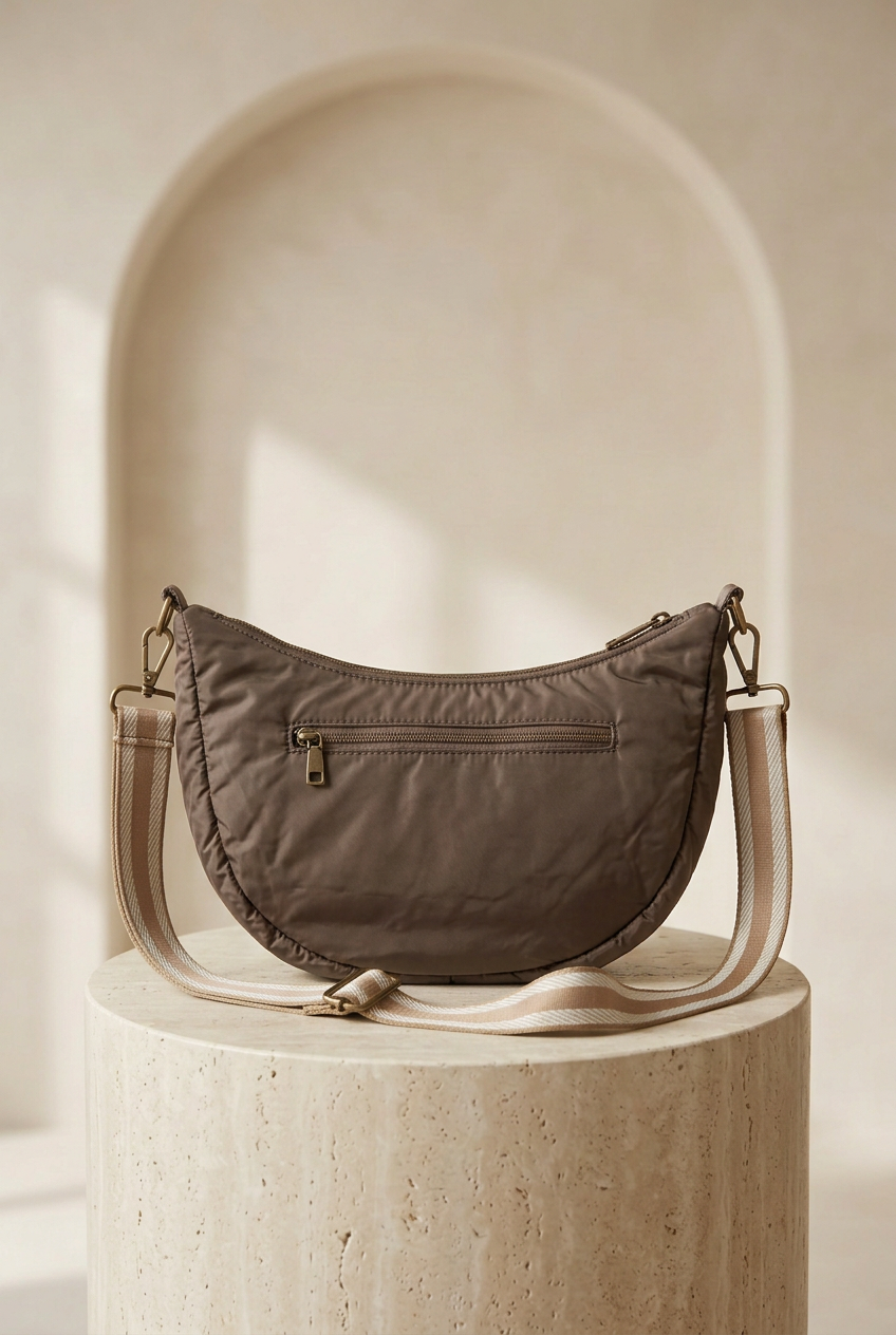 Sac demi-lune choco à bandoulière rayée