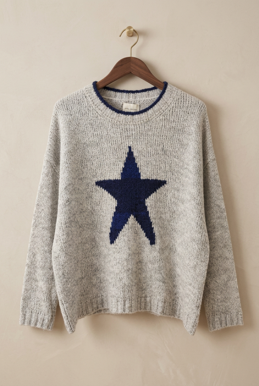 Pull gris clair chiné à étoile bleu marine