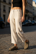 Clogs taupe portés – face